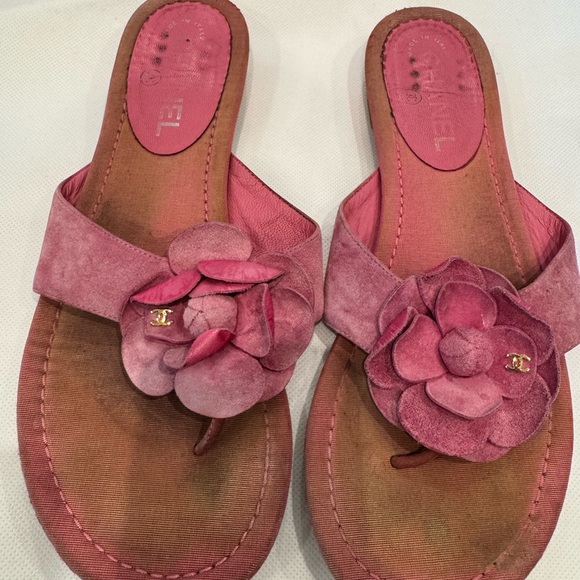 CHANEL Shoes - Chanel Pink Suede Camellia Flower Sandals Size 40 – Made in Italy